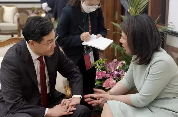 秦刚与德国外长贝尔伯克